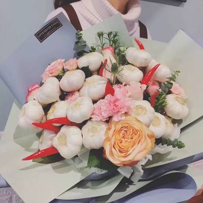 90后小伙追女生，送大蒜背后的深情暗号